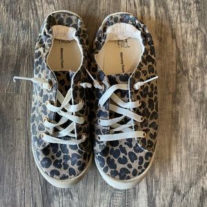 Time & Tru women’s slip on sneakers